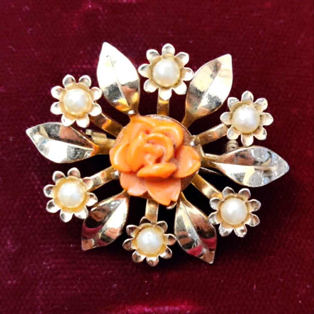 Coro Craft Carved Coral Rose and Faux Pearls pin/brooch vintage MCM - Picture 4 of 9